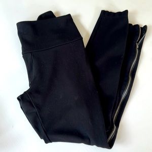 Zippered side dressy black leggings size medium